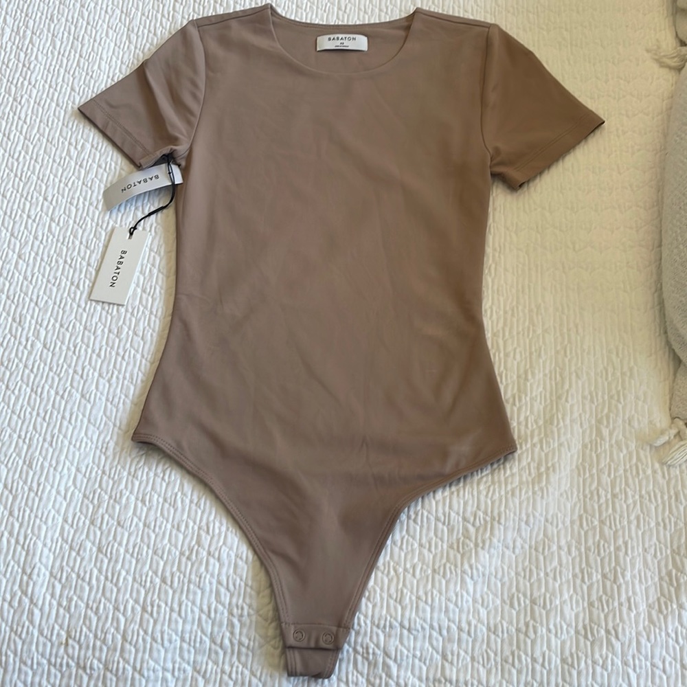 NWT Babaton Contour Crew short sleeve bodysuit in Clay XS from Aritzia - Picture 5 of 7